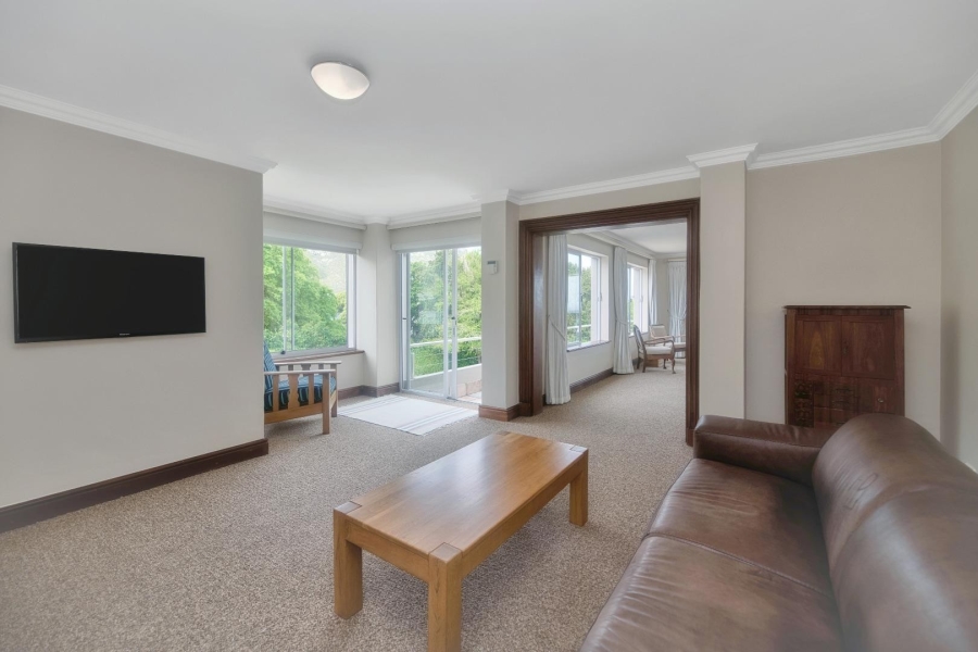 5 Bedroom Property for Sale in Fernkloof Estate Western Cape